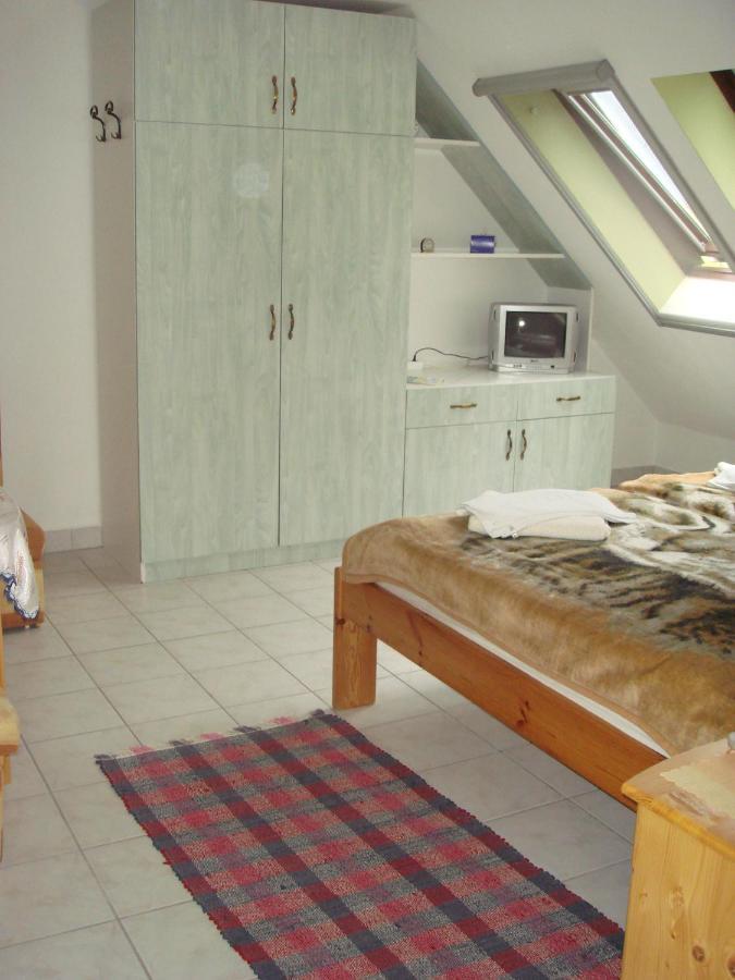 אסטרגום Roza Hotel Es Apartmanhaz מראה חיצוני תמונה