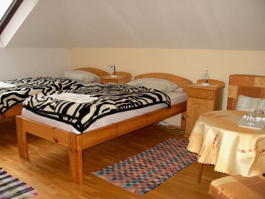 אסטרגום Roza Hotel Es Apartmanhaz חדר תמונה