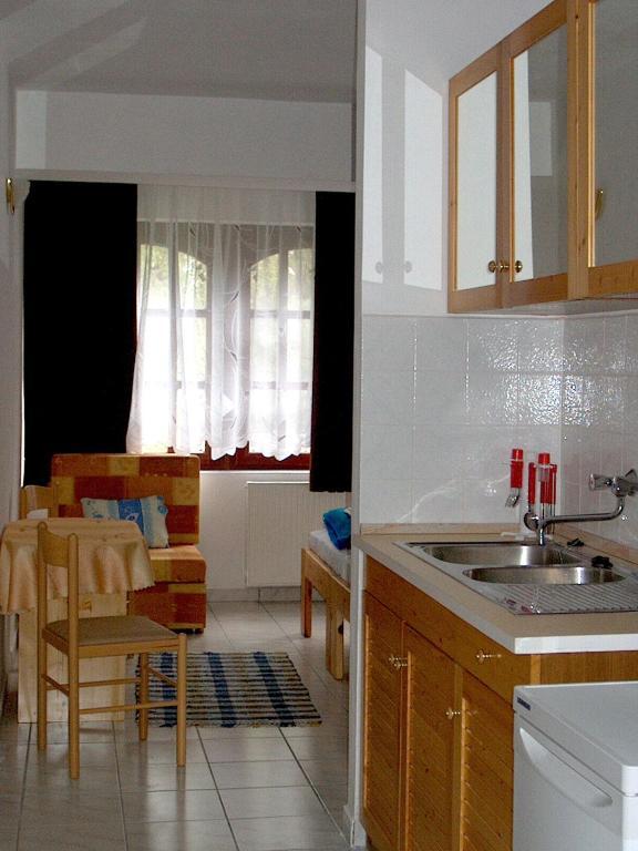 אסטרגום Roza Hotel Es Apartmanhaz חדר תמונה