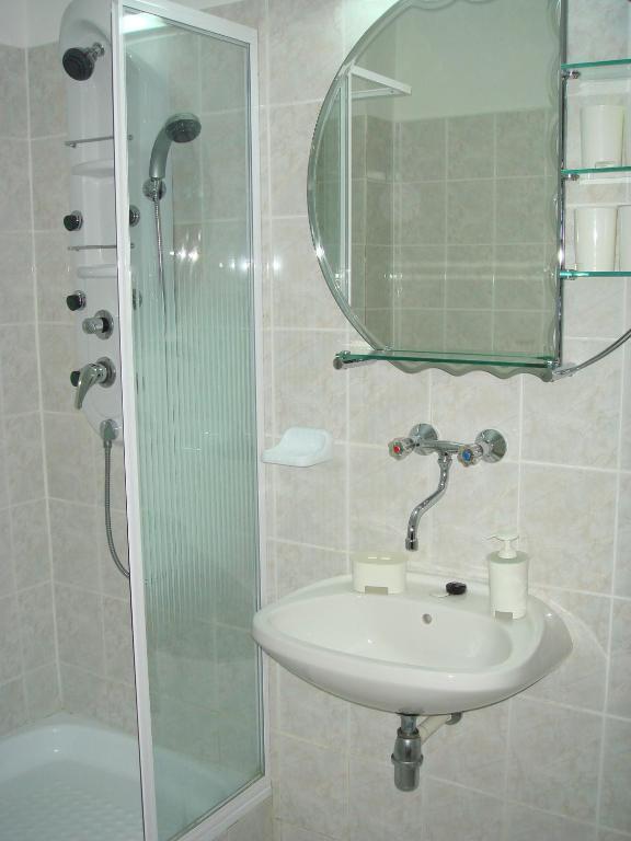 אסטרגום Roza Hotel Es Apartmanhaz חדר תמונה