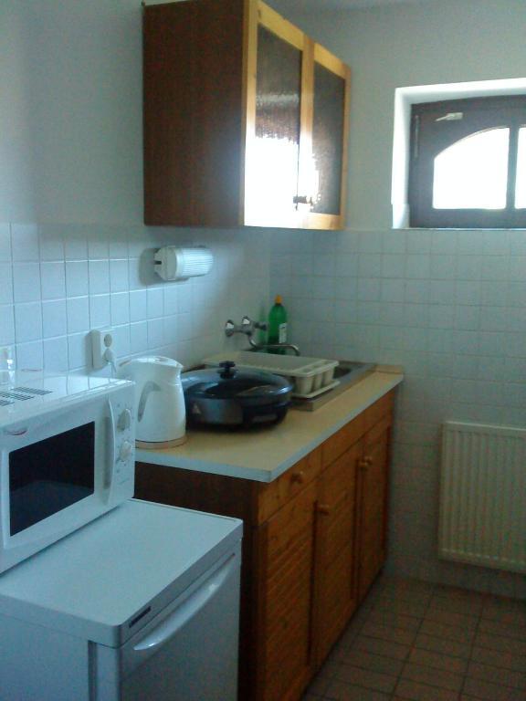 אסטרגום Roza Hotel Es Apartmanhaz חדר תמונה