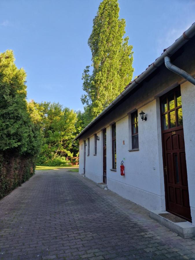 אסטרגום Roza Hotel Es Apartmanhaz מראה חיצוני תמונה