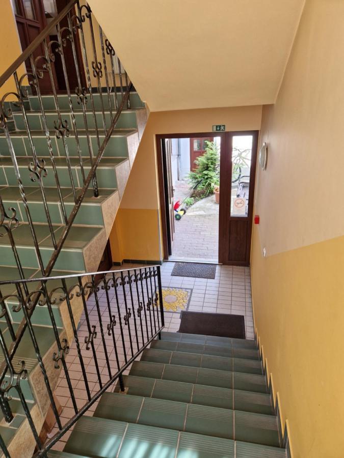 אסטרגום Roza Hotel Es Apartmanhaz מראה חיצוני תמונה