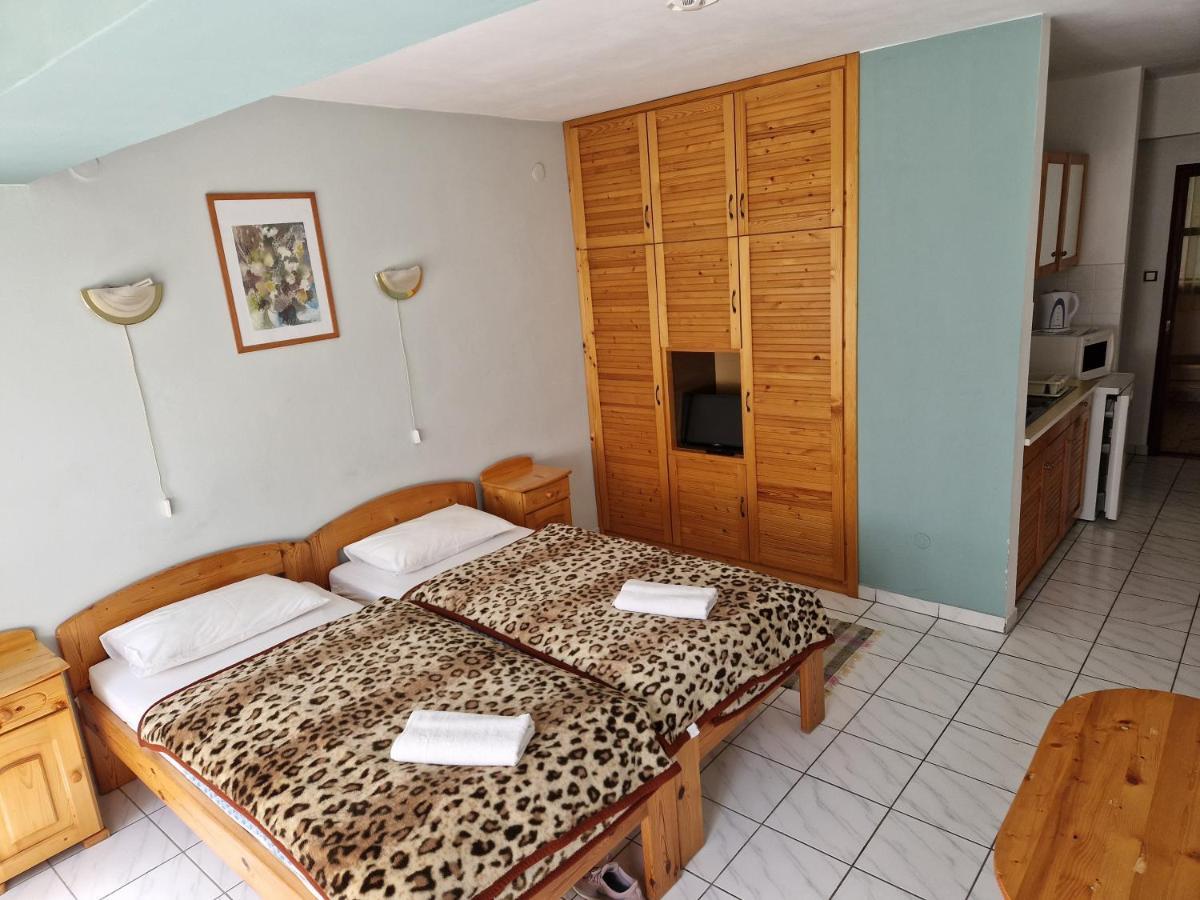 אסטרגום Roza Hotel Es Apartmanhaz מראה חיצוני תמונה