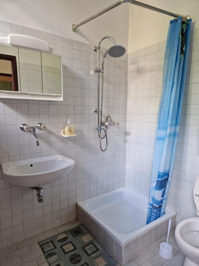 אסטרגום Roza Hotel Es Apartmanhaz מראה חיצוני תמונה