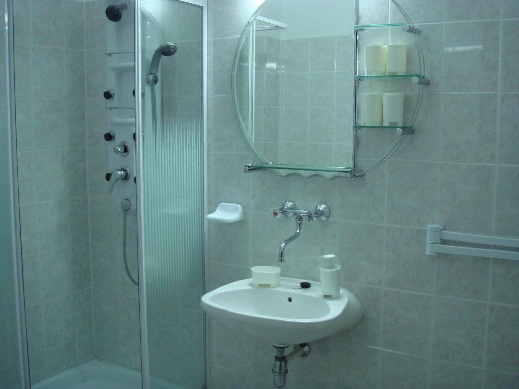 אסטרגום Roza Hotel Es Apartmanhaz חדר תמונה