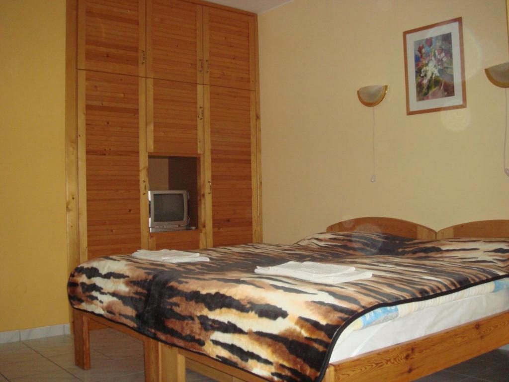 אסטרגום Roza Hotel Es Apartmanhaz חדר תמונה