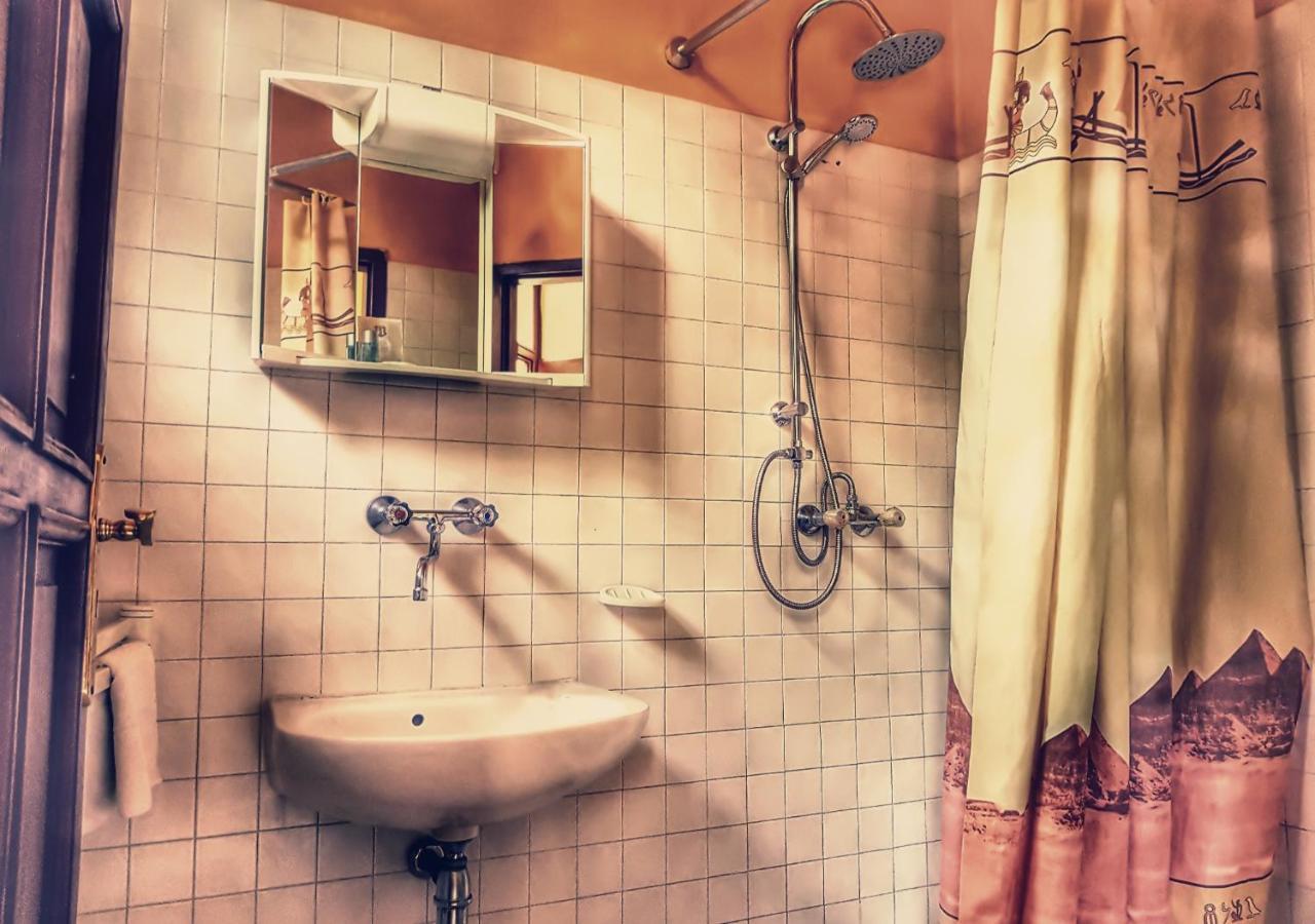 אסטרגום Roza Hotel Es Apartmanhaz מראה חיצוני תמונה